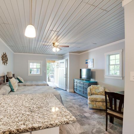 Ocean Isle Beach Studio With Patio - 1 Mi To Pier! Kültér fotó