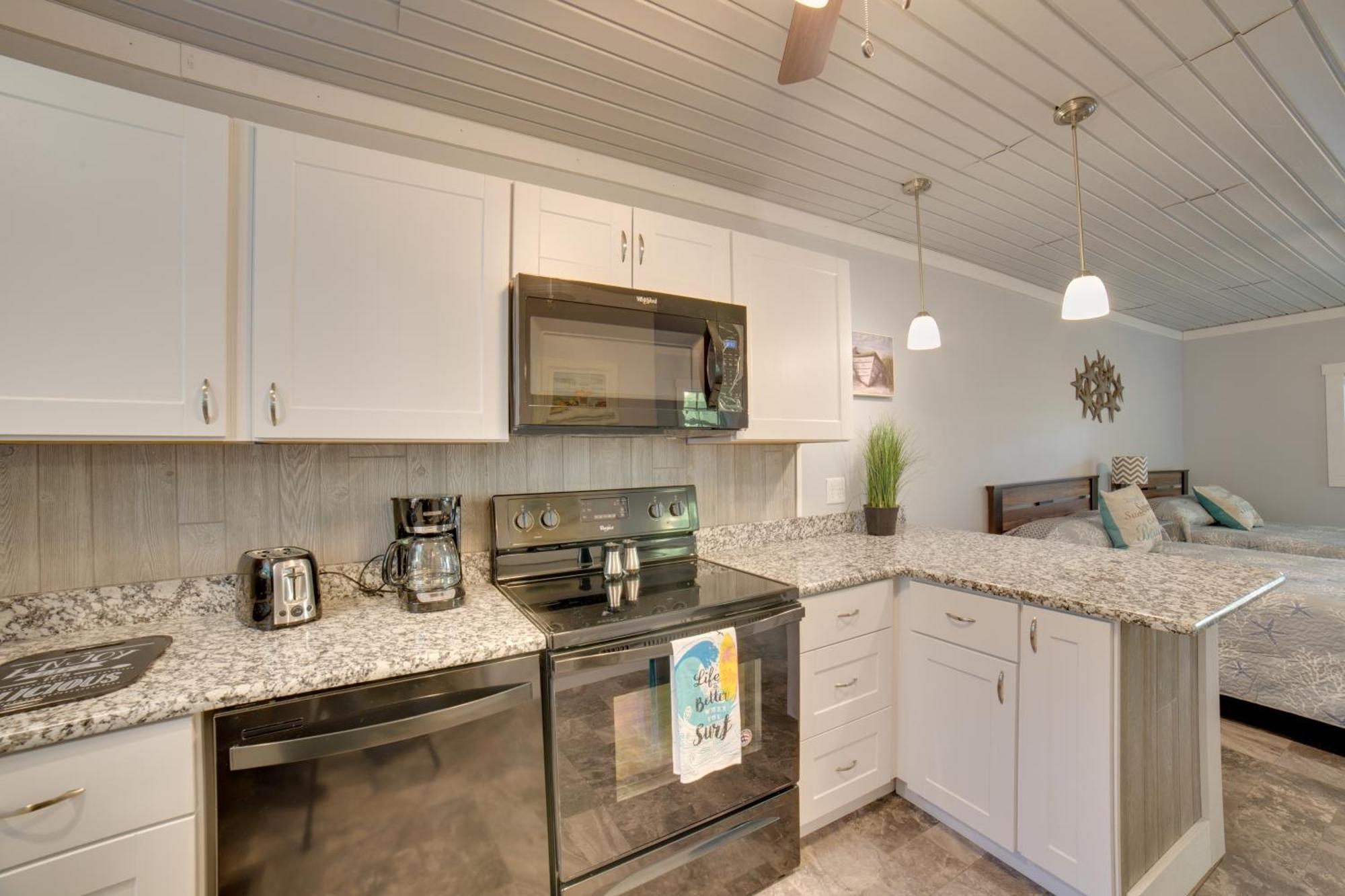 Ocean Isle Beach Studio With Patio - 1 Mi To Pier! Kültér fotó
